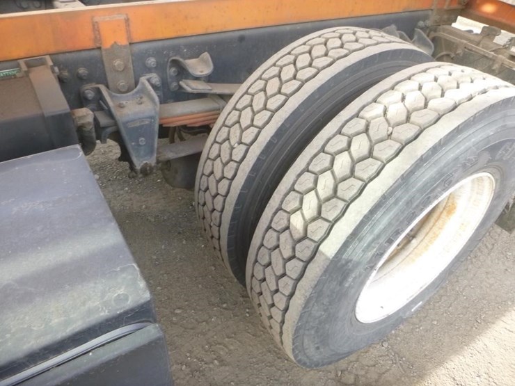 freightliner-fl70-image-21