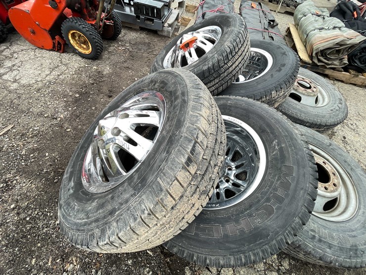 #6103-•-weld-racing-16"-aluminum-dually-rims,-with-steel-inner-rims-and-michelin-tires-(door-04)-image-8