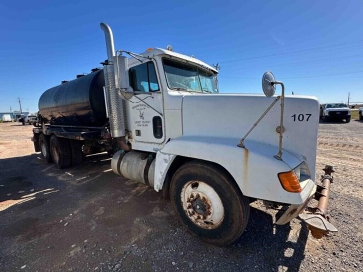 1996-freightliner-bobtail-water-truck-image-5