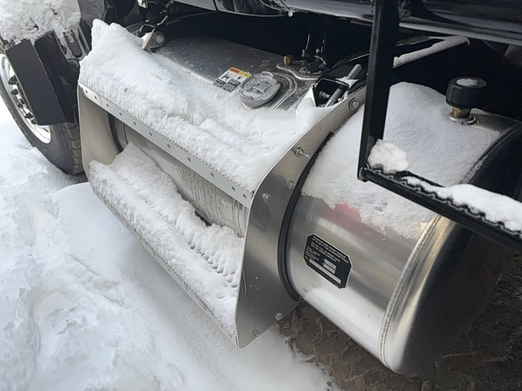 peterbilt-567-image-11