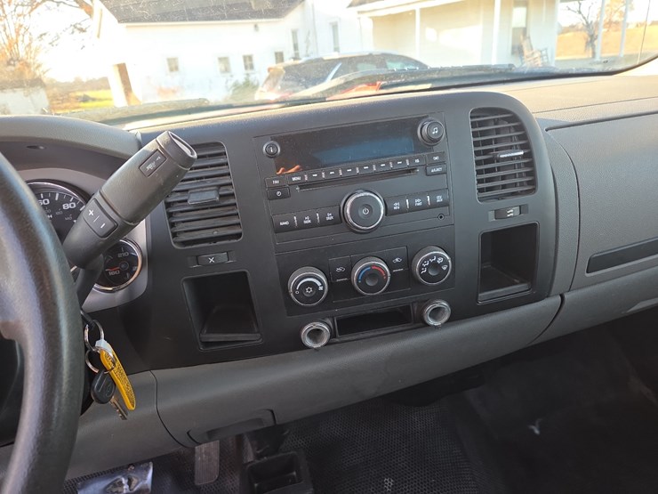 2010-chevrolet-2500hd-image-37