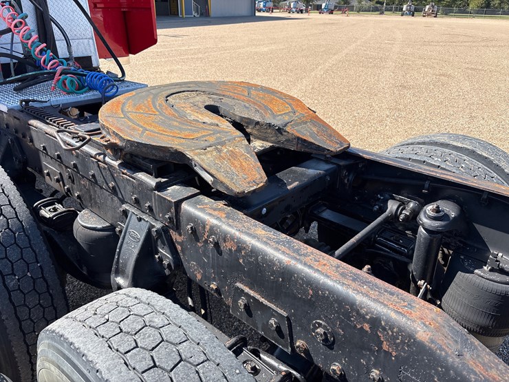 2002-peterbilt-379-image-9