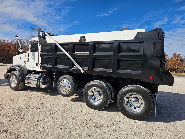 2009-peterbilt-365-image-12