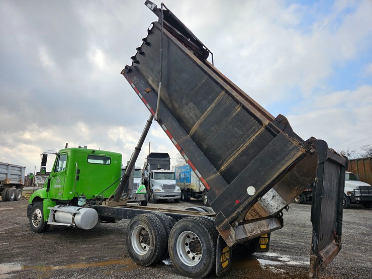 freightliner-columbia-112-image-31