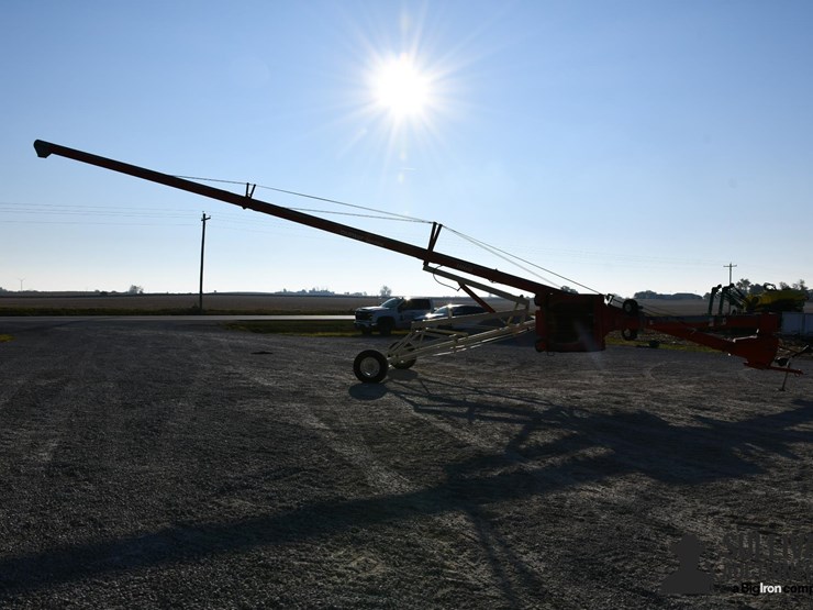 buhler-farm-king-y1060tm-10"x60'-swing-away-auger-image-4