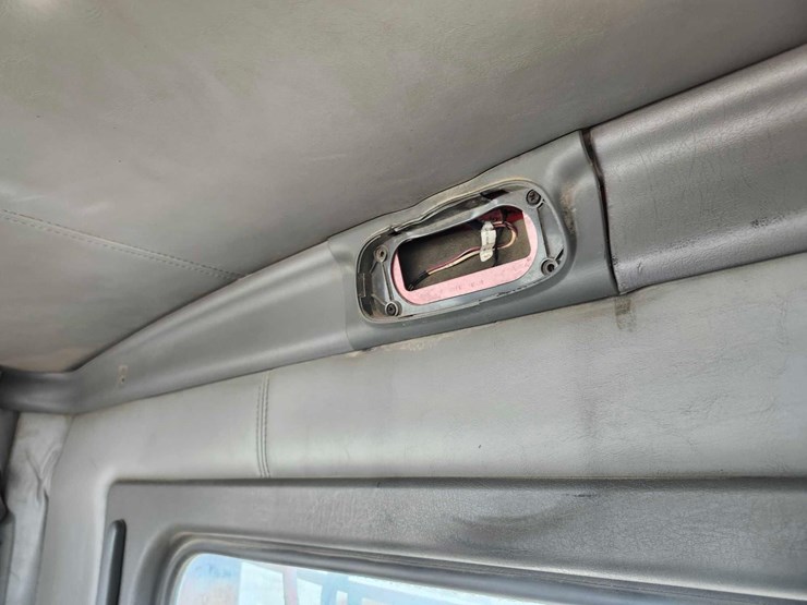 2011-kenworth-t800-image-25