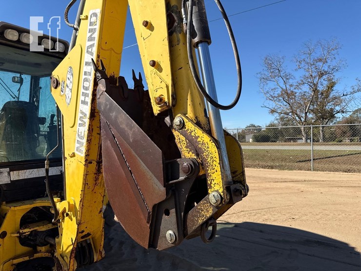 new-holland-b95-image-16