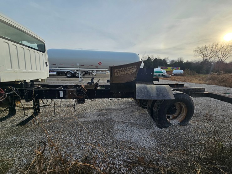 2019-freightliner-m2-106-image-10