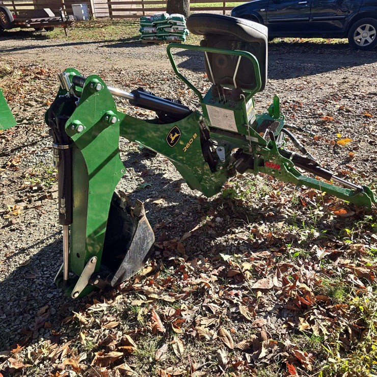 John Deere 260B 3pt Backhoe, seat, hyd. Driven, with 12'' bucket, low use, out riggers