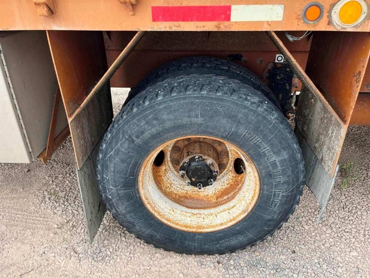 2012-peterbilt-337-image-14