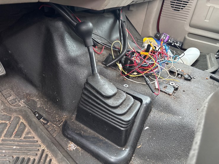 ford-f550-xl-image-12