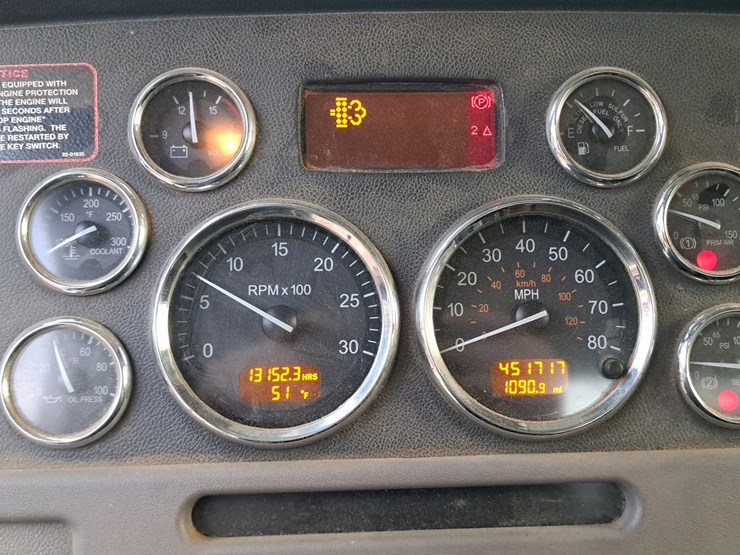 2010-peterbilt-386-image-13