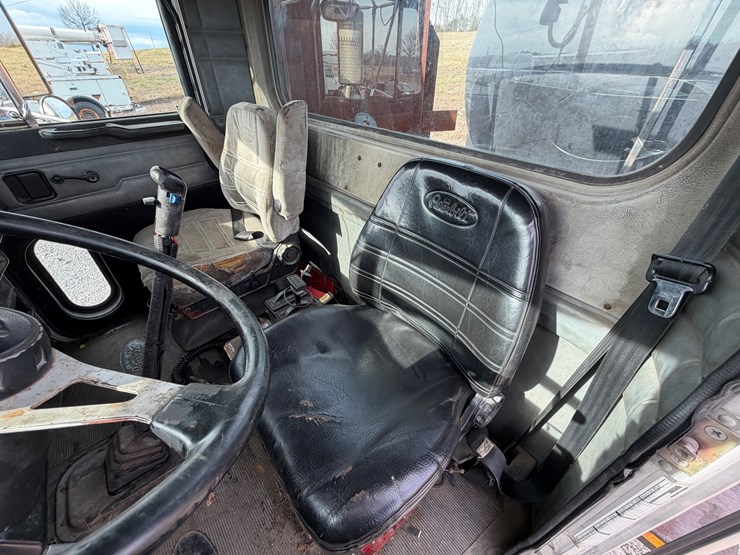 peterbilt-357-image-24