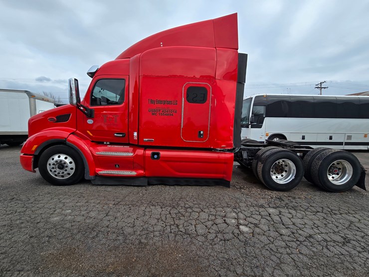 2017-peterbilt-579-image-11