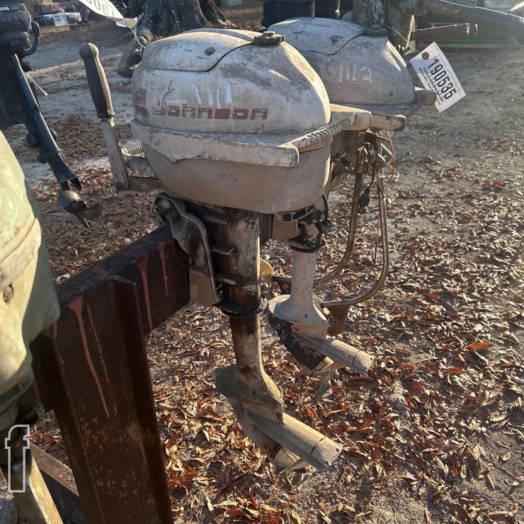 JOHNSON OUTBOARD MOTOR