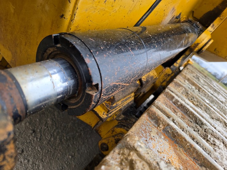 caterpillar-953d-image-63