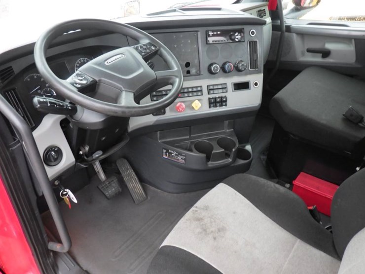 freightliner-cascadia-126-image-19