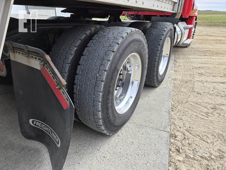 2018-freightliner-cascadia-113-image-12