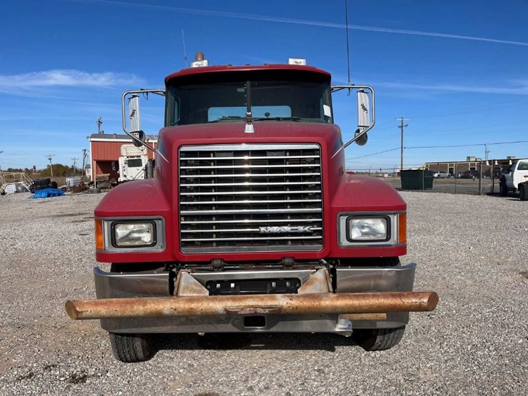 2012-mack-chu613-image-2