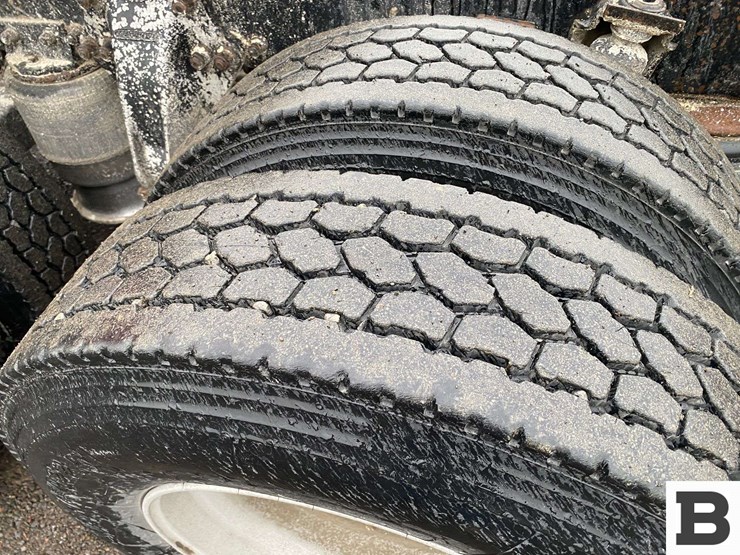 1993-freightliner-fld120-image-27