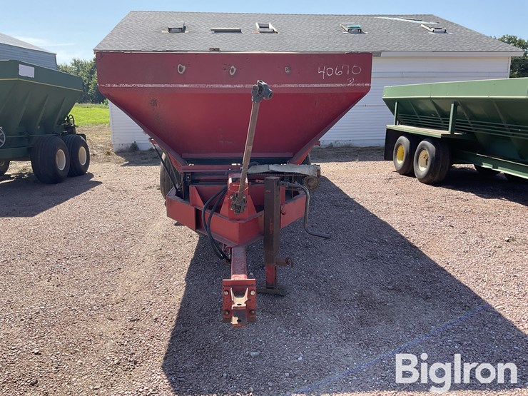 chandler-dry-litter-spreader-image-2