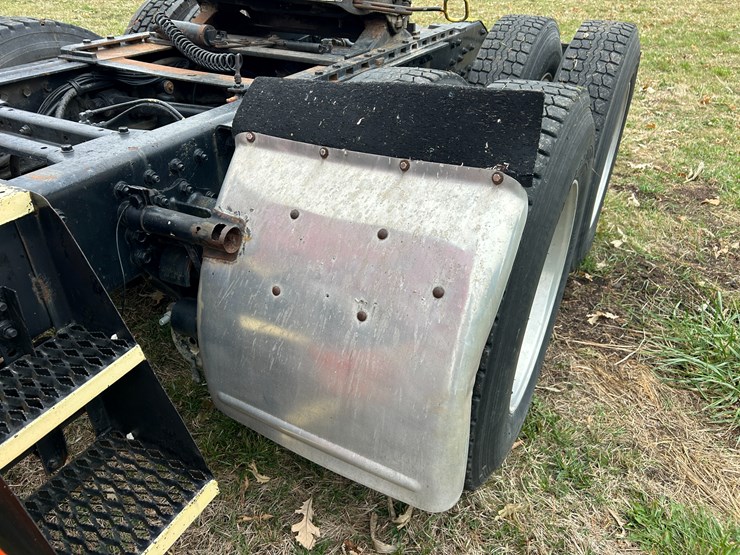 #95-•-volvo-semi-image-20