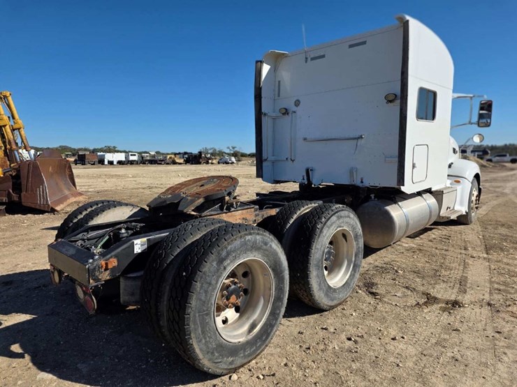 2013-peterbilt-386-image-10