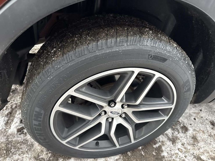 2016-ford-explorer-image-11