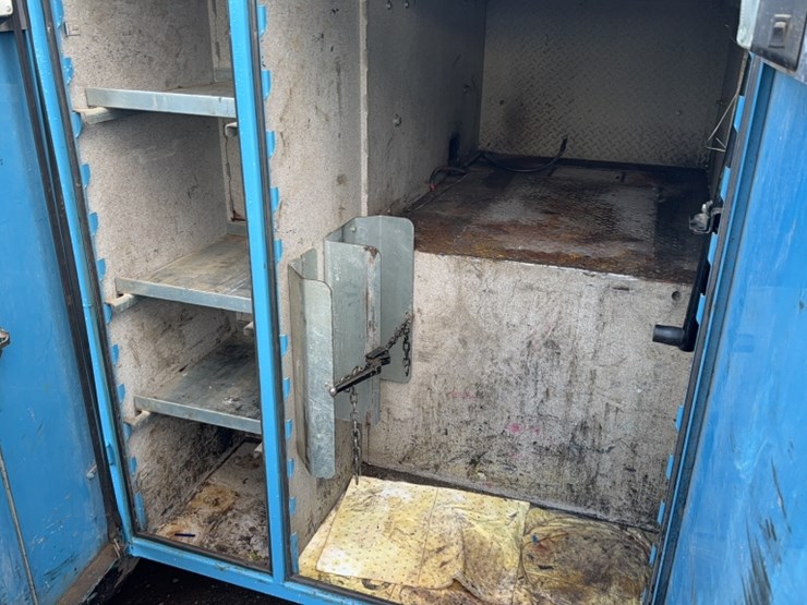 2012-peterbilt-337-image-9