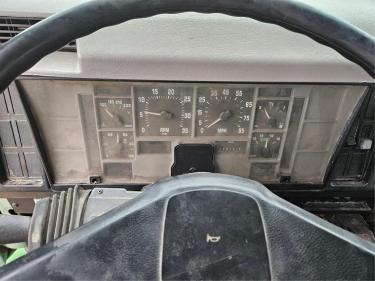 international-4900-image-37