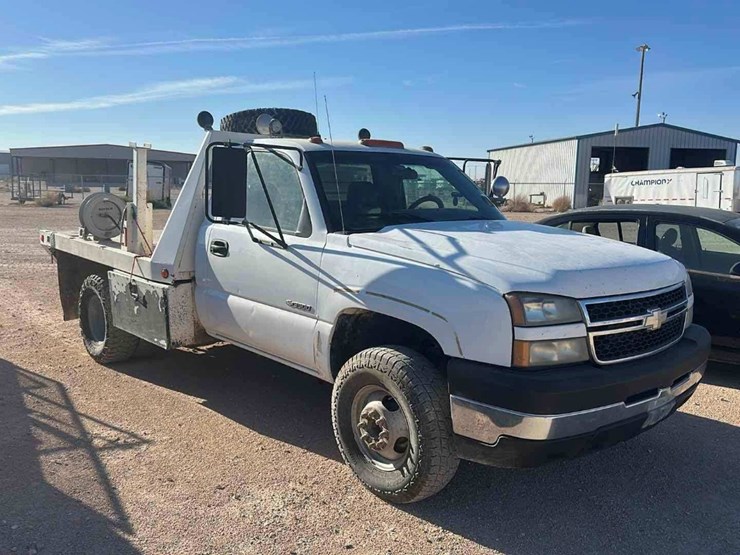 2006-chevrolet-silverado-3500-image-2