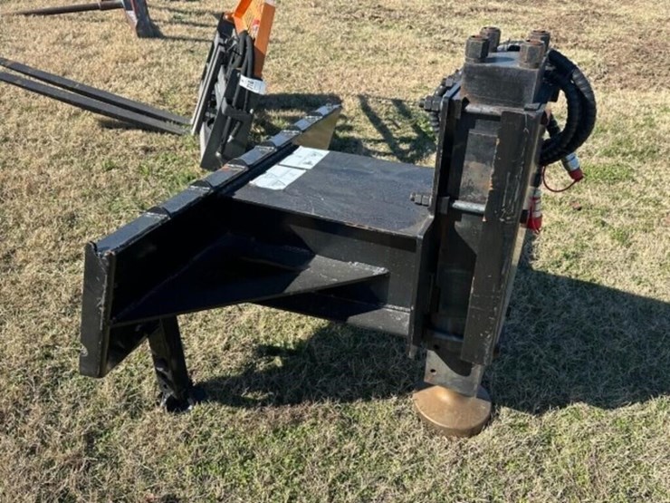 future-ft-ad680-skid-steer-hyd-pile-driver-image-1