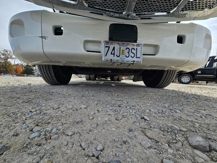 peterbilt-579-image-32