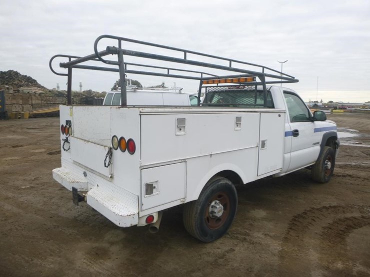 2004-chevrolet-2500-image-3