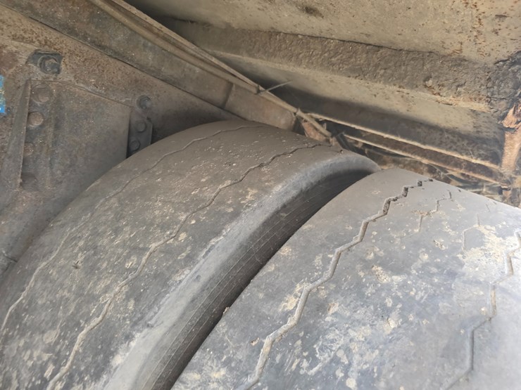 2003-peterbilt-320-image-92