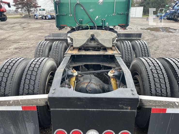 2009-peterbilt-386-image-9