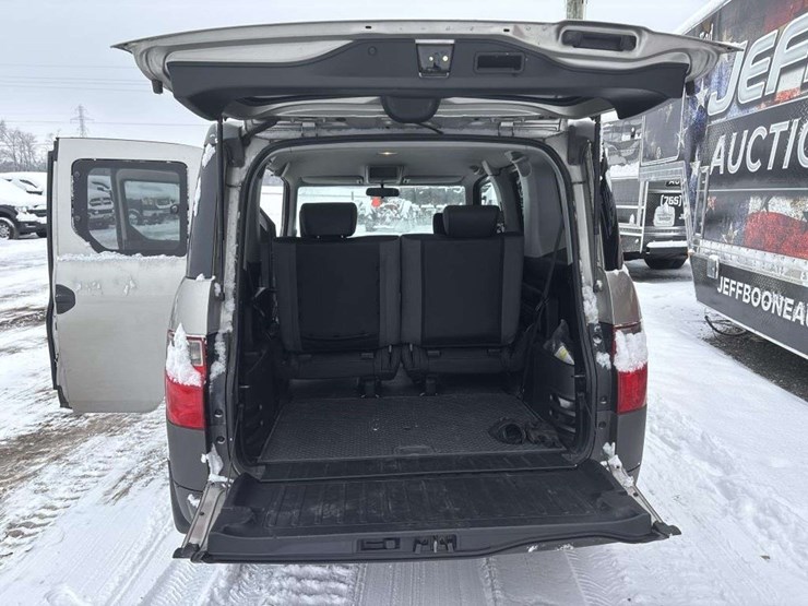 2004-honda-element-image-16