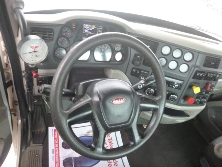 2019-peterbilt-567-image-19