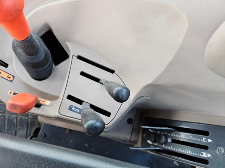 kubota-m7040-image-30