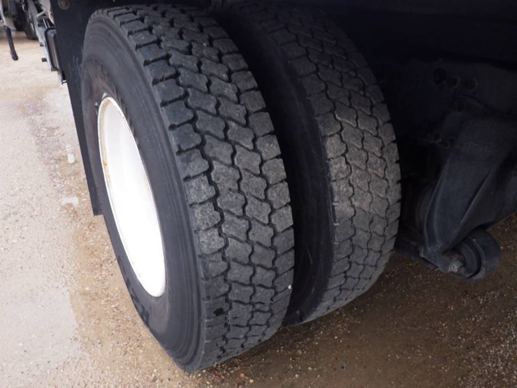 freightliner-m2-106-image-4