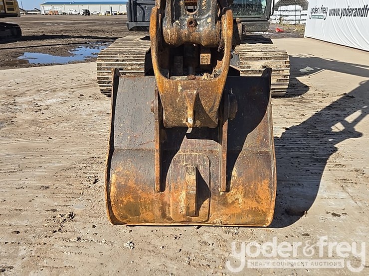 2021-case-cx210-lc-image-12