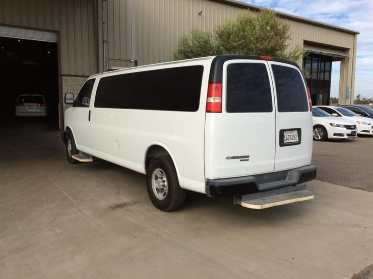 2013-chevrolet-express-3500-image-4
