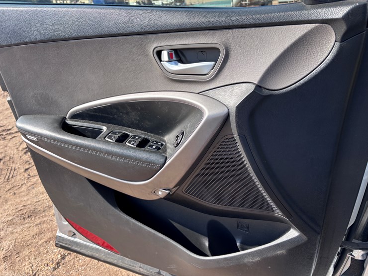 2016-hyundai-santa-fe-image-10