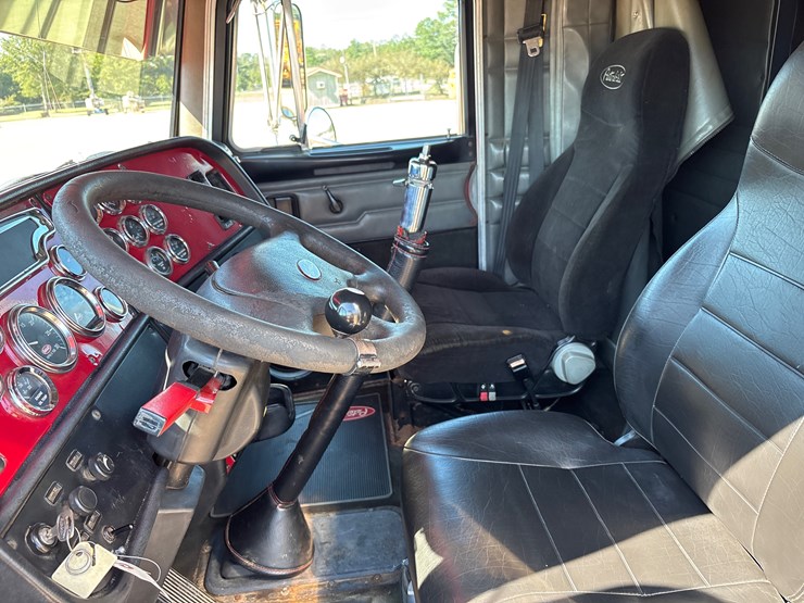 2002-peterbilt-379-image-15