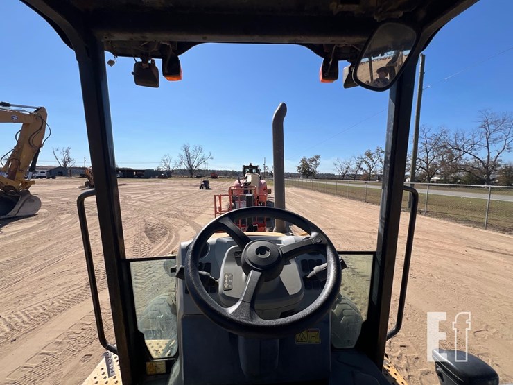 2016-caterpillar-415f2-image-42