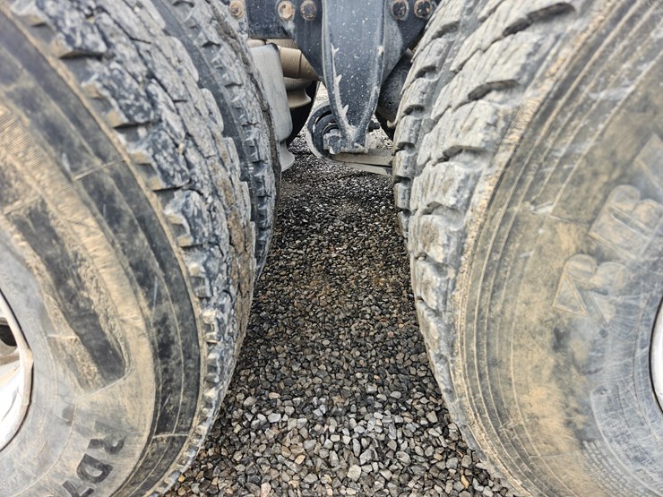 freightliner-columbia-112-image-93