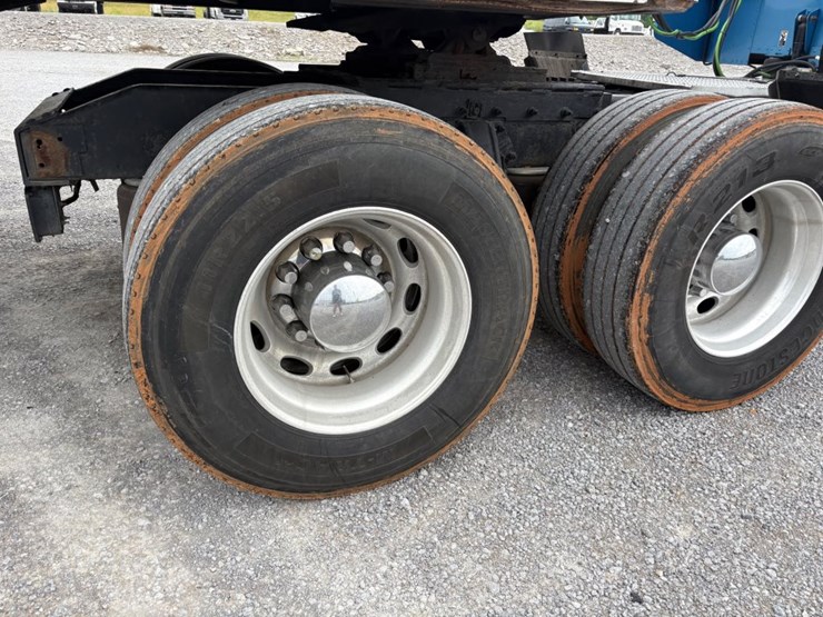 peterbilt-386-image-7