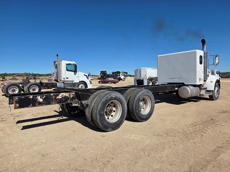 peterbilt-340-image-5