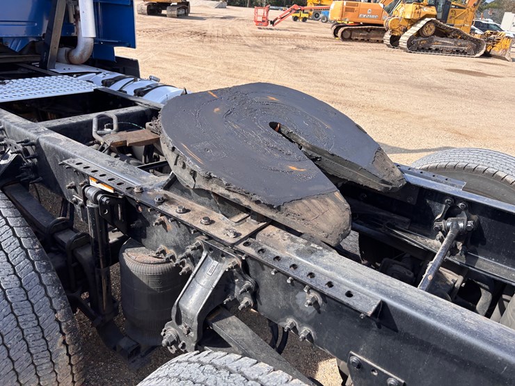 volvo-vnl64t300-image-5