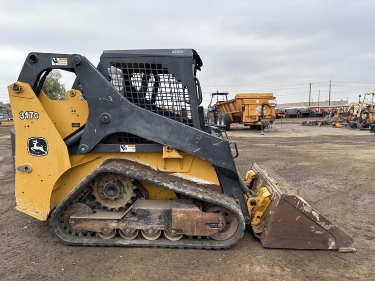 deere-317g-image-7